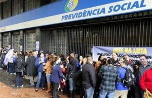 Força tarefa do INSS tenta reduzir fila dos dependentes de auxíliosForça extra