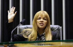 Flordelis não vota sobre prisão de Daniel Silveira: “Nervosismo”