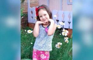 Menina de 8 anos morre asfixiada ao enroscar o pescoço na corda do balançoTragédia
