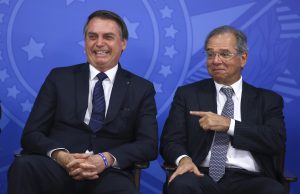 Guedes defende Bolsonaro e diz que Brasil está quebrado graças ao LulaRebatida