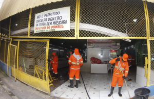 Prefeitura lava a Covid e a sujeira em mais de 150 lugares de ManausLimpeza