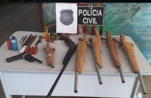 Avô de 72 anos é preso por ameaçar os netos com arsenal de guerra em ParintinsBandido