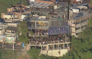 Traficantes promovem festa clandestina e desafiam a polícia: “Aqui não entra PM”