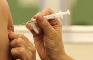 Ministério da Saúde pede autorização à Anvisa para importar vacinaSolicitação é para 20 milhões de doses do imunizante Covaxin