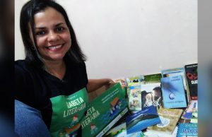 Professora cria projeto e arrecada mais de 300 livros para crianças carentes de TeféPela valorização da Educação