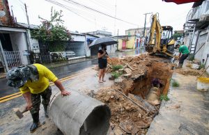 Prefeitura recupera rede de drenagem no bairro CompensaAproximadamente 45 metros de extensão