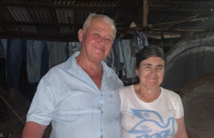 Casal de idosos fica esperando UTI e morre no intervalo de 12 horasLuto em Rondônia