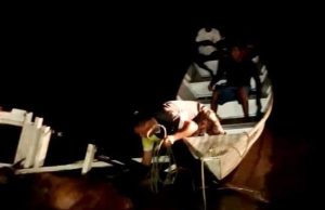 SUFOCO: Ambulancha acerta barco em Barreirinha e passageiros nadam no escuro