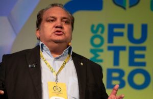 Ex-lateral Branco piora da Covid e precisa ser intubado na UTISaúde