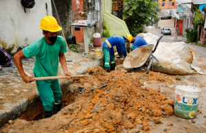 Mutirão da Prefeitura leva infraestrutura aos moradores da CompensaDignidade