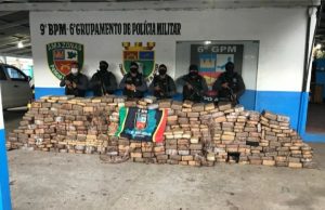 Traficantes largam quase uma tonelada de maconha no meio do mato em Novo AirãoJá era