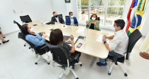 David Almeida e Ministério Público firmam políticas públicas para crianças e adolescentes