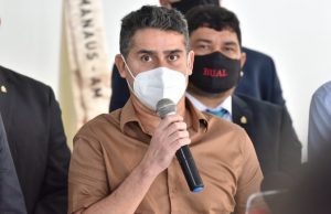 David Almeida vai às compras para imunizar 100% da população de ManausVai na fé