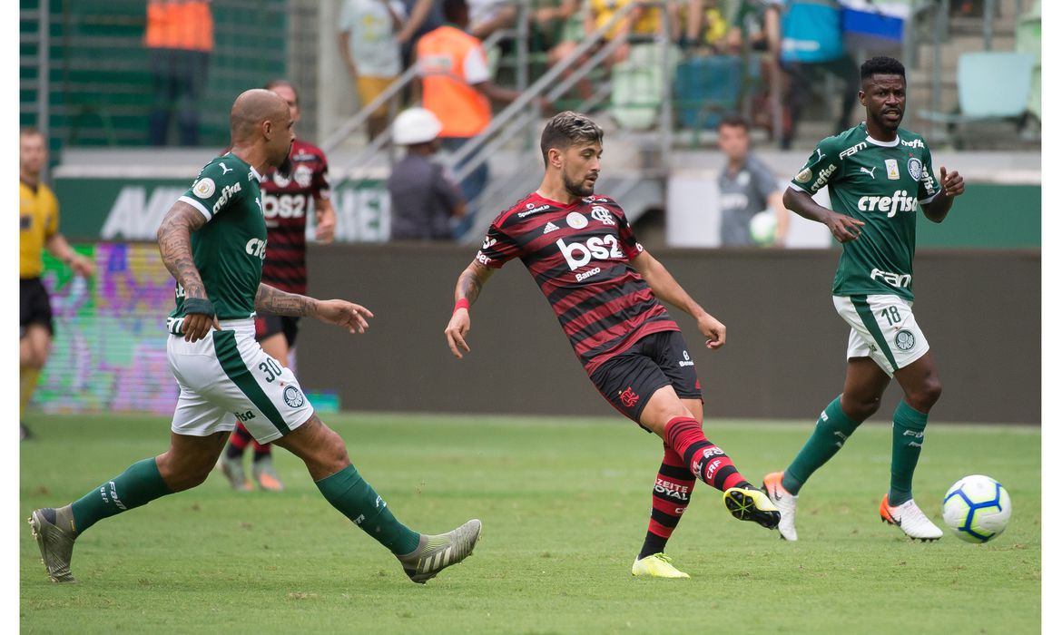 CBF divulga tabela do Brasileirão que começa com Flamengo ...