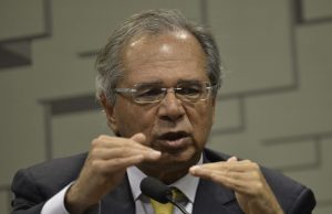 Guedes projeta crescimento de 3% e inflação de 4% na pandemiaOtimista