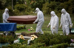 Fiocruz: média de mortes diárias por covid-19 cresce 60% em um mêsBrasil de joelhos para o vírus
