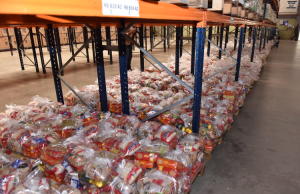 Kit Merenda volta a ser distribuído para alunos do “Aula em Casa” em ManausSegurança alimentar