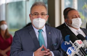 Novo ministro da Saúde reclama do povo que “fica fazendo festa” e reclamando do GovernoPuxão de orelha