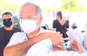 Ministro Paulo Guedes é vacinado em Brasília: “Vamos vacinar bastante”Sinal dos tempos
