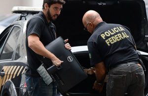 PF descobre oferta de 200 milhões de doses de vacina falsa ao ministério da SaúdeInacreditável