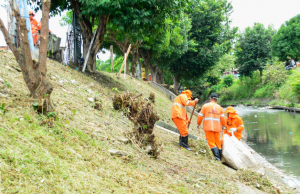 27 toneladas de lixo são retirados dos igarapés de Manaus todos os diasPopulação não ajuda