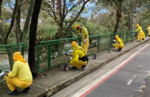 Presidiários pintam, limpam e restauram Passeio do MindúAo trabalho