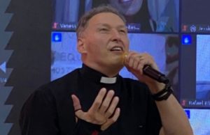 Padre Marcelo Rossi surge marombado: “Em busca do shape sagrado”Internautas não perdoam