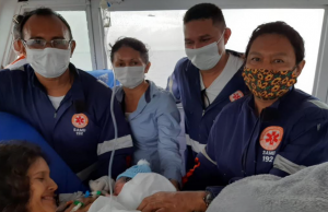 Jovem dá à luz no meio do temporal dentro de ambulancha no Rio NegroMaternidade