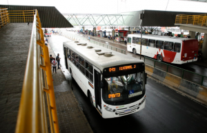 Em plena pandemia, rodoviários paralisam parte da frota em Manaus