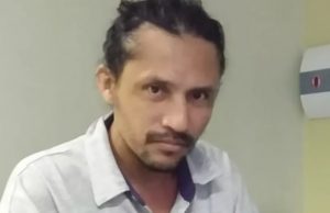 Auxiliar que morreu eletrocutado salvando crianças é sepultado em ManausDor e revolta