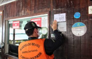 Flutuantes são autuados por irregularidades em ManausMarinha e Visa Manaus