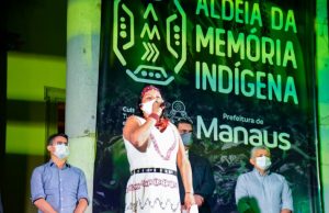 David Almeida inaugura mural e pede “perdão” aos índios por séculos de massacre