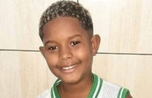 Menino de 8 anos leva tiro na cabeça durante festa para crianças e entra em comaViolência