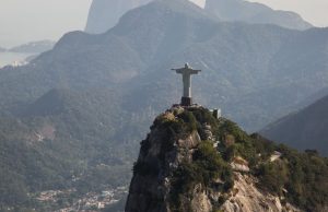 Rio emite alerta de alto risco para Covid, mas libera visita ao CristoContradições