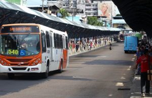 Estudo tenta encontrar solução para aglomerações nos ônibus de ManausInferno de décadas
