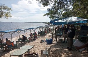 Fiscais flagram aglomeração e fecham barracas na Praia da LuaPerigo de contágio