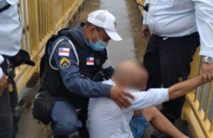 Após desistir de se jogar da Ponte Rio Negro, pai pede para ser levado à casa do filhoDrama na ponte