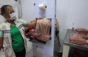 110 quilos de calabresa, sete de carne moída e três de carne de sol podre em ManausAtentado