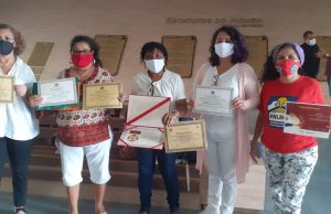 Em Manaus, grupo devolve títulos para Aleam: ‘Bolsonaro não é amazonense e nunca será’Protesto