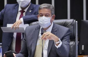 Senado aprova texto que permite compra de vacinas por parte das empresas privadasPolêmica