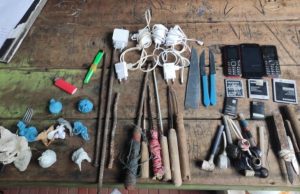 Presos de Tefé são pegos com maconha, faca, celular e até estoque para furar o coleguinha de cela