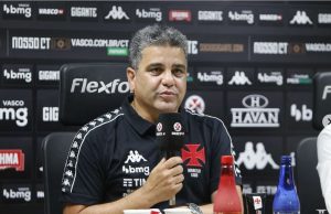 Mesmo eliminado do fraco Carioca, técnico afirma que o time do Vasco tem futuroOtimista