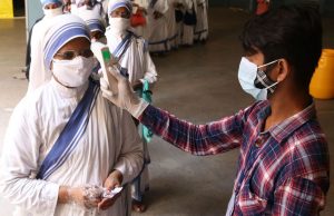 Índia abre mão de testes de vacinas para ampliar imunizaçãoPaís quer conter maior surto mundial da doença