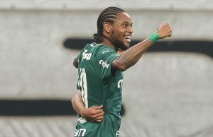 Palmeiras detona o Corinthians e está na final do PaulistãoDeu Porco na cabeça