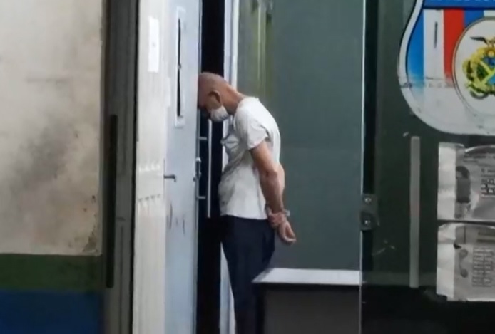 Homem Ejacula Dentro De Nibus Na Frente De Mulheres E Leva Surra Rep Rter Mana S