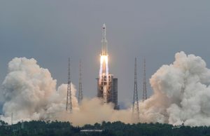 China envia esta semana primeiros astronautas para sua nova estaçãoDois participaram de missões anteriores e o terceiro vai pela 1ª vez