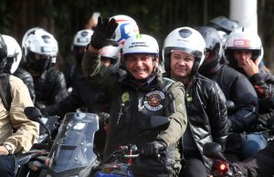 Bolsonaro participa de motociata pelas ruas de São Paulo e reúne milhares de seguidoresTrajeto passa por grandes avenidas da cidade, como a Marginal Tietê