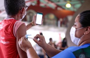 Mais de 141 mil pessoas de 40 a 51 anos imunizadas em mutirão da vacinação em Manaus