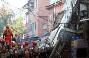 Bombeiros encontram criança de 2 anos morta sob os escombros no Rio de JaneiroTragédia