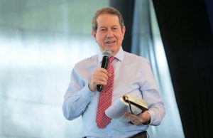 Covid: pastor R.R. Soares piora e precisa ser intubadoPandemia